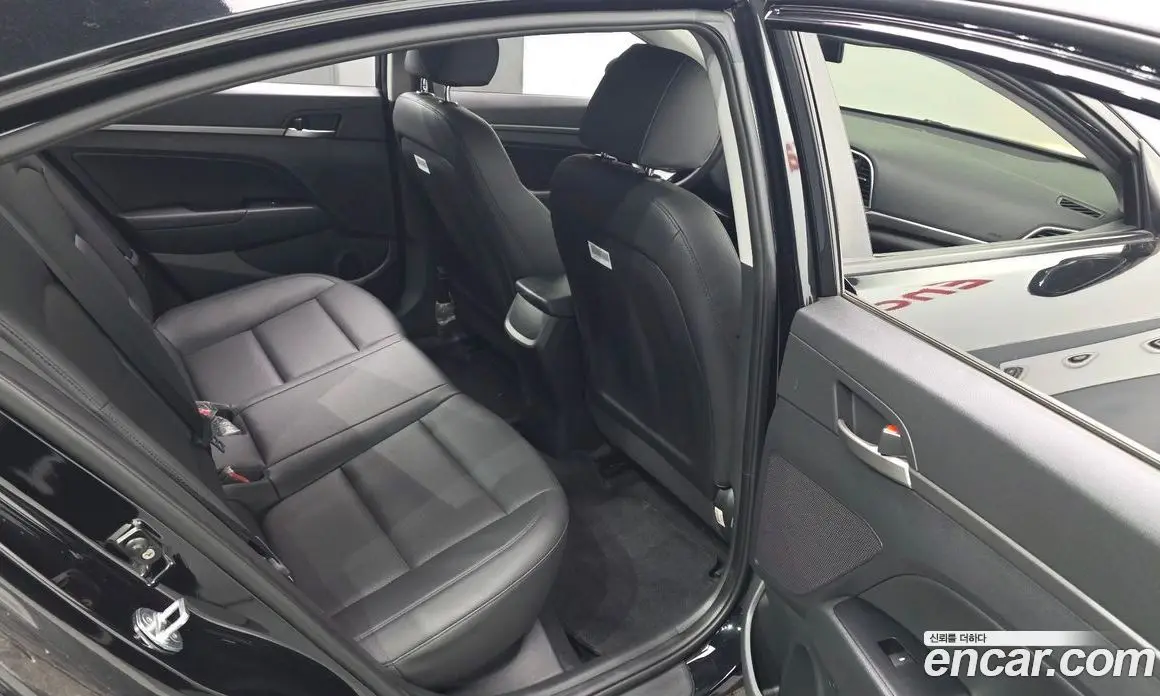 Hyundai Avante 2018 1.6 автомат (гидро), фото 16