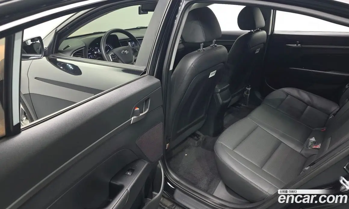 Hyundai Avante 2018 1.6 автомат (гидро), фото 17