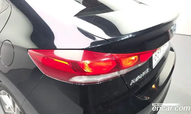 Hyundai Avante 2018 1.6 автомат (гидро), миниатюра 9
