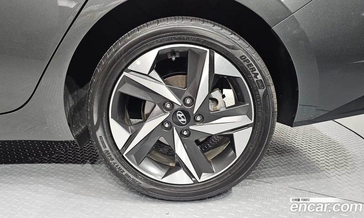 Hyundai Avante 2022 1.6 автомат (гидро), фото 7