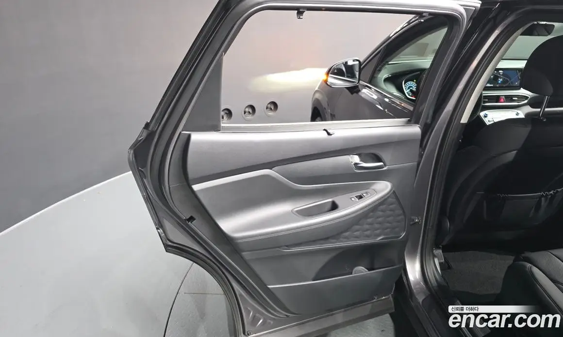 Hyundai Santa Fe 2023 1.6 автомат (гидро), фото 14