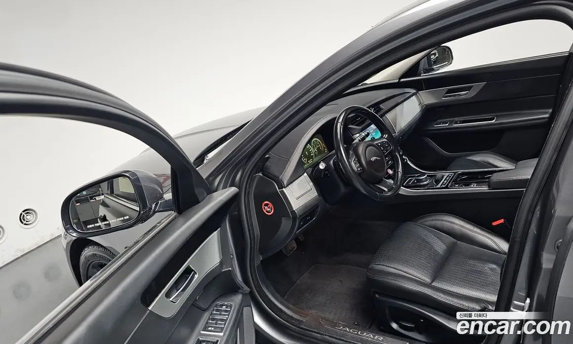Jaguar XF 2017 2.0 автомат (гидро), фото 12 Jaguar XF 2017 2.0 автомат (гидро), фото 12