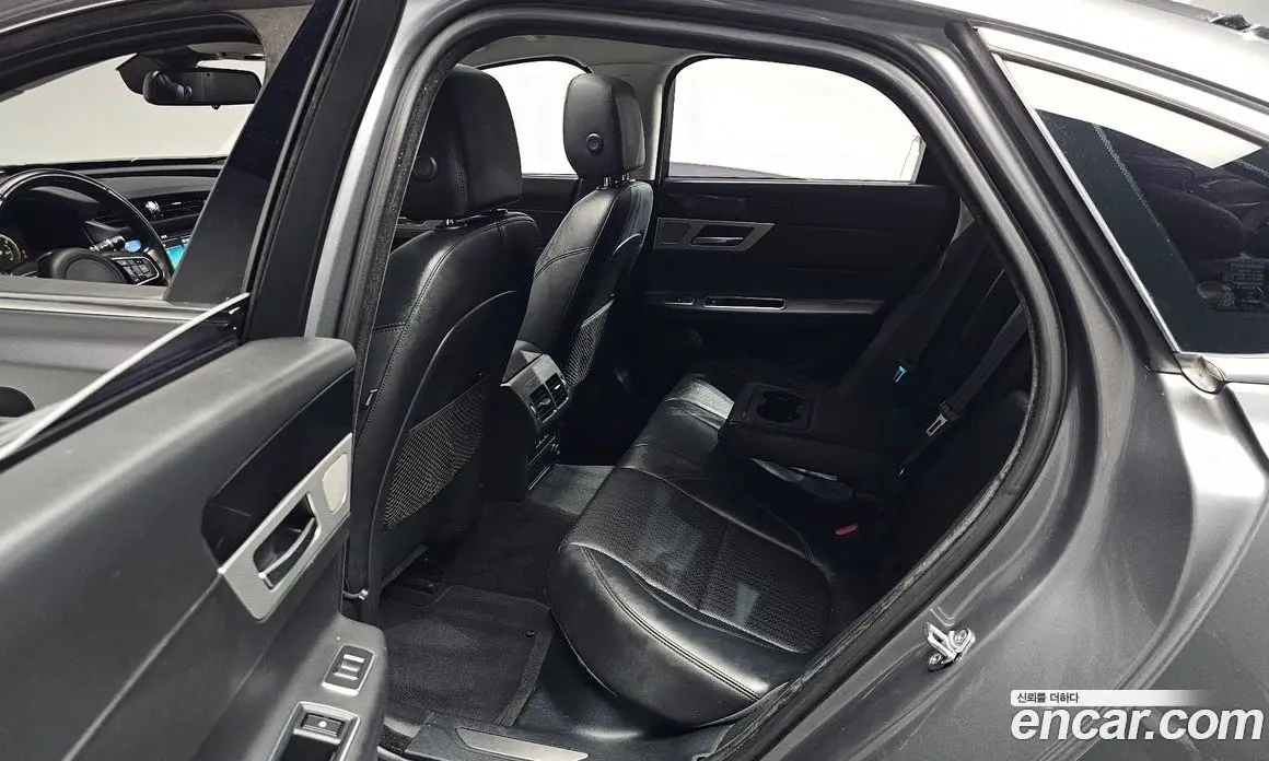 Jaguar XF 2017 2.0 автомат (гидро), фото 16 Jaguar XF 2017 2.0 автомат (гидро), фото 16