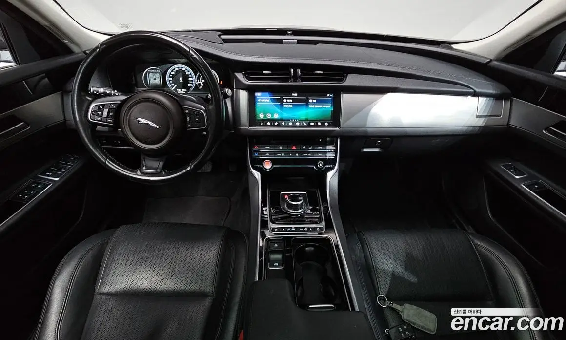 Jaguar XF 2017 2.0 автомат (гидро), фото 9 Jaguar XF 2017 2.0 автомат (гидро), фото 9