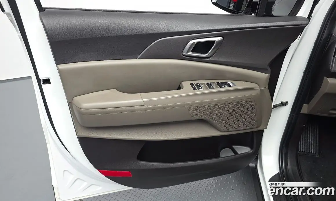 Kia Carnival 2024 1.6 автомат (гидро), фото 15