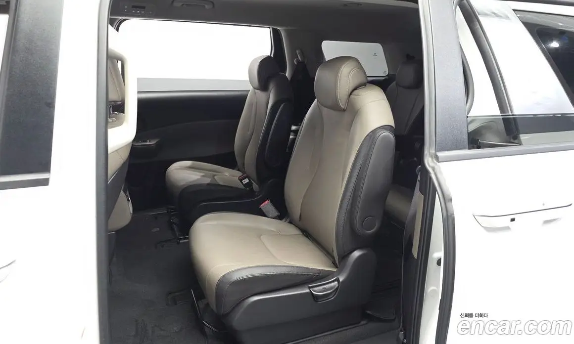 Kia Carnival 2024 1.6 автомат (гидро), фото 16