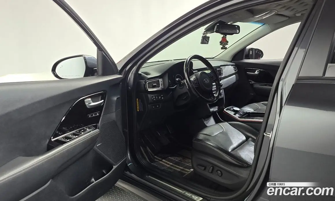 Kia Niro 2019 0.2 автомат (гидро), фото 12
