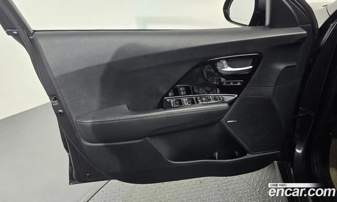 Kia Niro 2019 0.2 автомат (гидро), фото 13