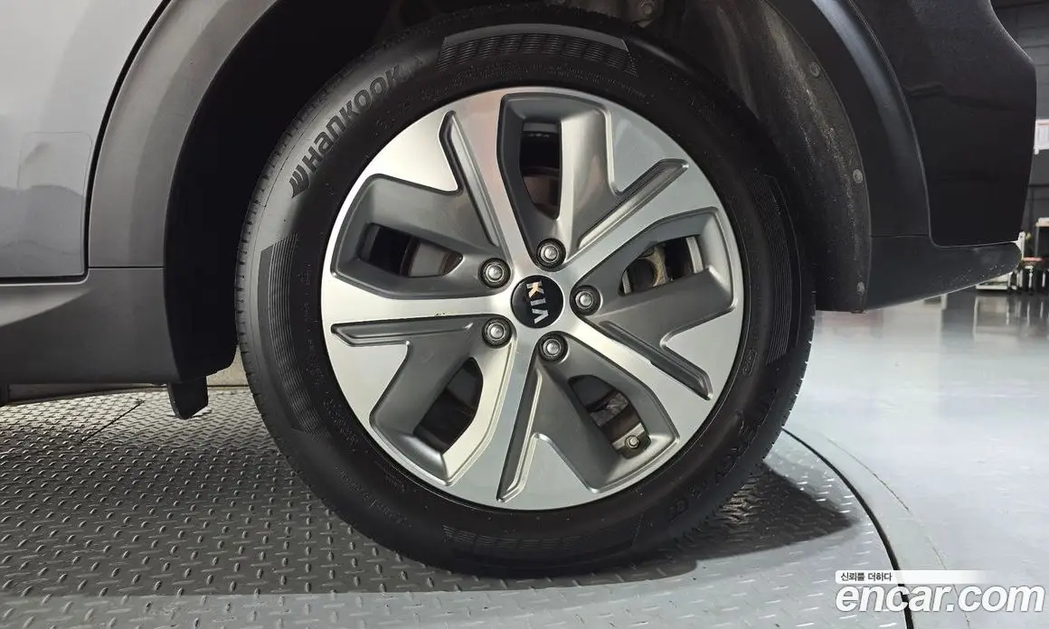 Kia Niro 2019 0.2 автомат (гидро), фото 6