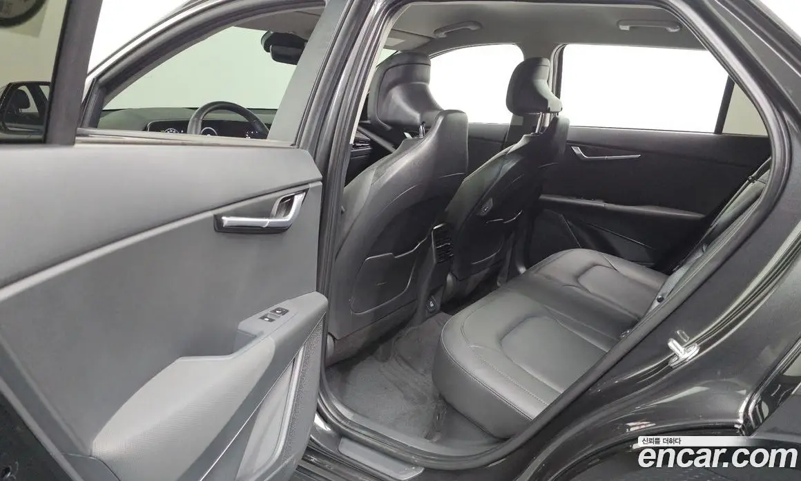 Kia Niro 2023 1.6 автомат (гидро), фото 15