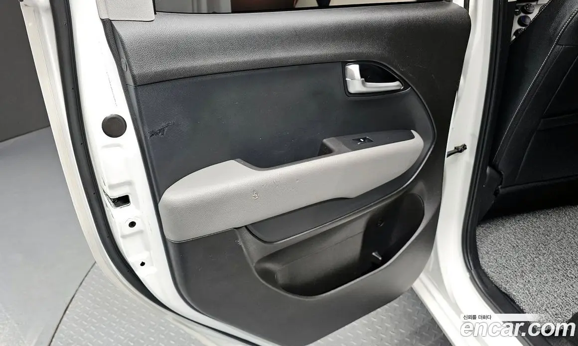 Kia Ray 2022 1.0 автомат (гидро), фото 14
