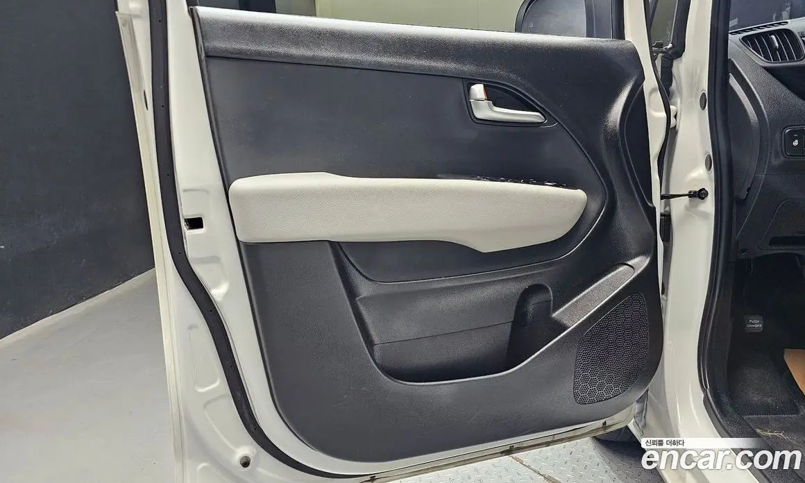 Kia Ray 2023 1.0 автомат (гидро), фото 14