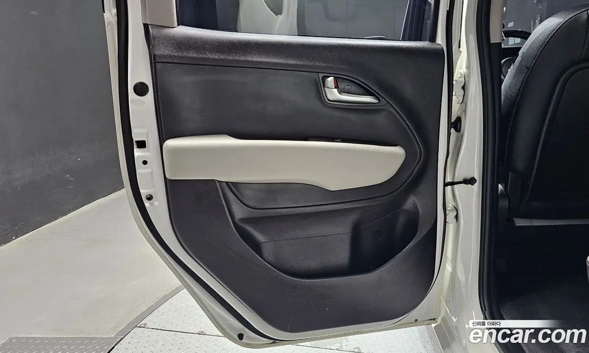 Kia Ray 2023 1.0 автомат (гидро), фото 15