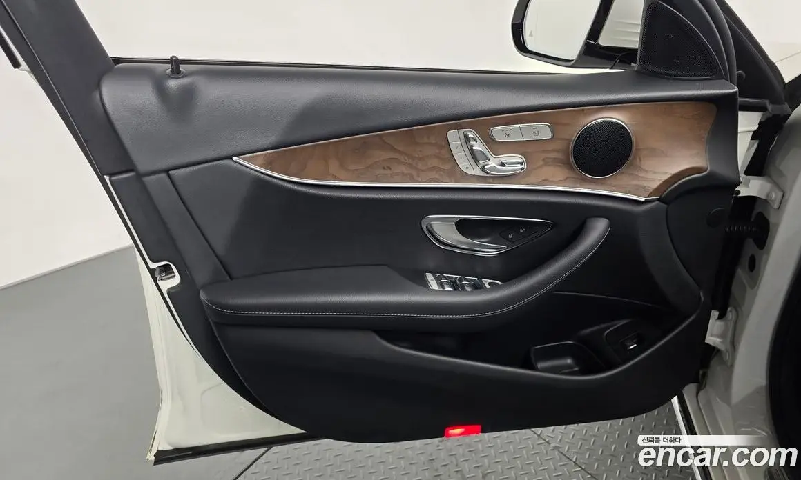 Mercedes-Benz E-Class 2018 2.0 автомат (гидро), фото 14 Mercedes-Benz E-Class 2018 2.0 автомат (гидро), фото 14