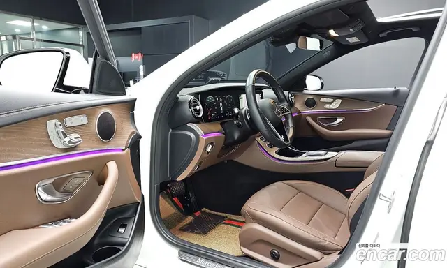Mercedes-Benz E-Class 2021 2.0 автомат (гидро), миниатюра 12