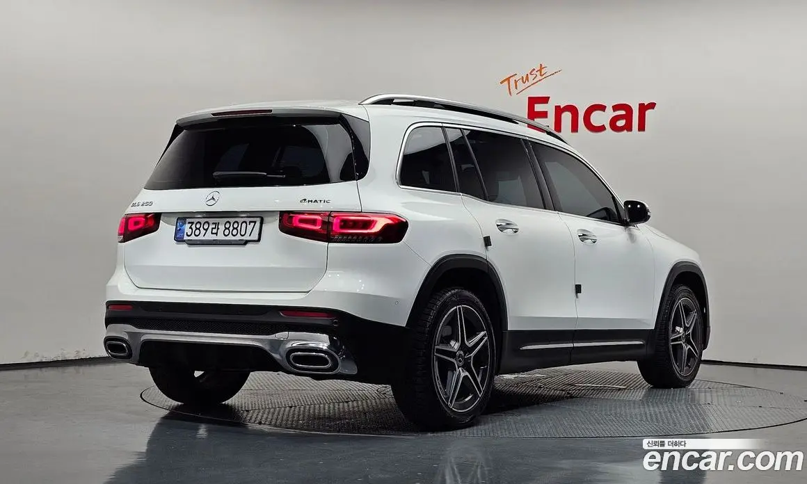 Mercedes-Benz GLB-Class 2022 2.0 автомат (гидро), фото 1 Mercedes-Benz GLB-Class 2022 2.0 автомат (гидро), фото 1