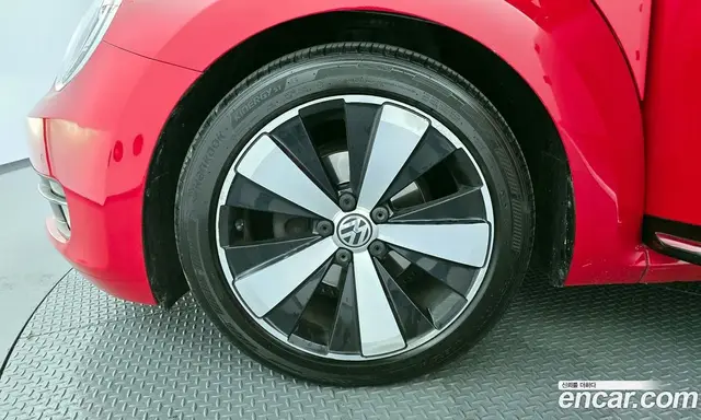 Volkswagen Beatle 2015 2.0 автомат (гидро), миниатюра 4 Volkswagen Beatle 2015 2.0 автомат (гидро), миниатюра 4