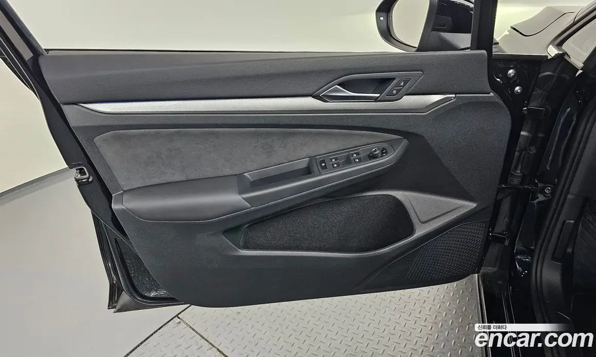 Volkswagen Golf 2025 2.0 автомат (гидро), фото 14 Volkswagen Golf 2025 2.0 автомат (гидро), фото 14