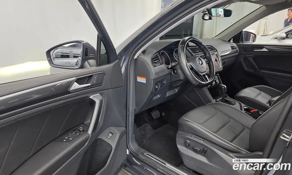 Volkswagen Tiguan 2019 2.0 автомат (гидро), фото 13
