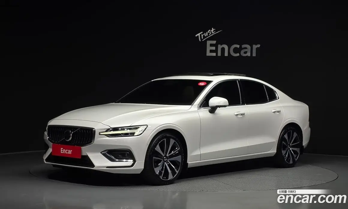 Volvo S60 2024 2.0 автомат (гидро), фото 1 Volvo S60 2024 2.0 автомат (гидро), фото 1
