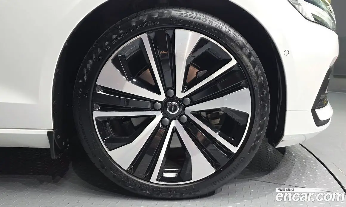 Volvo S60 2024 2.0 автомат (гидро), фото 7 Volvo S60 2024 2.0 автомат (гидро), фото 7