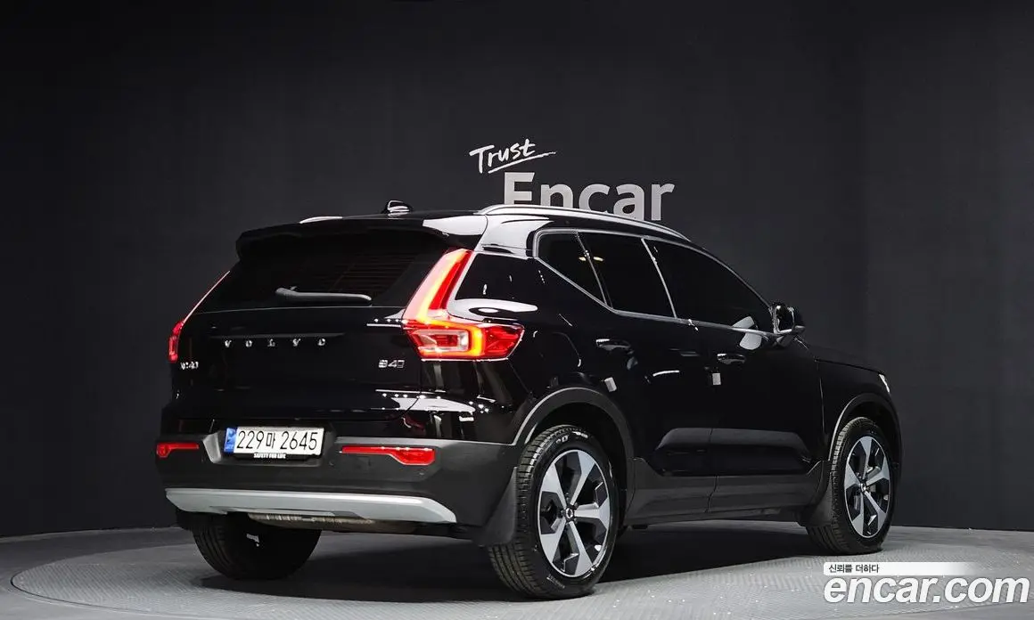 Volvo XC40 2024 2.0 автомат (гидро), фото 2 Volvo XC40 2024 2.0 автомат (гидро), фото 2