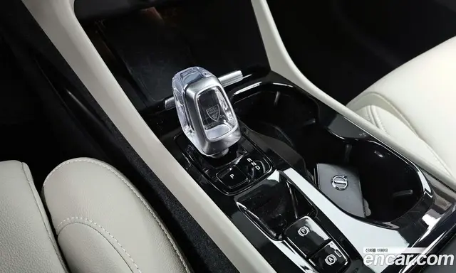 Volvo XC40 2024 2.0 автомат (гидро), миниатюра 12