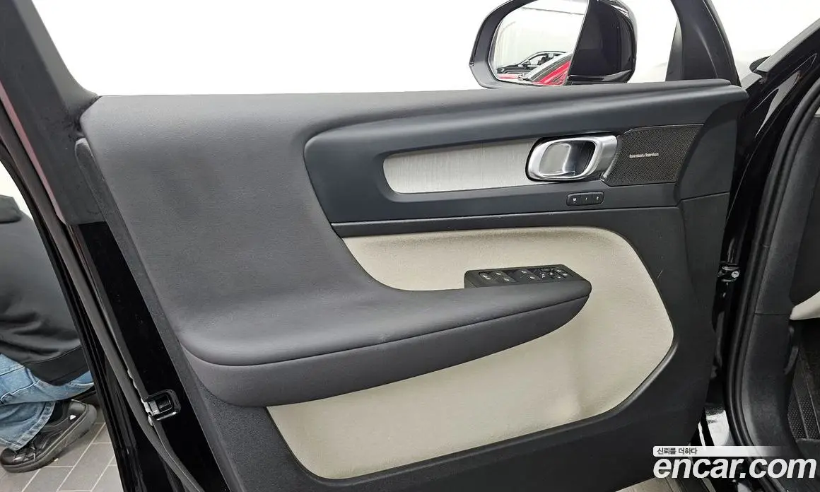 Volvo XC40 2024 2.0 автомат (гидро), фото 14 Volvo XC40 2024 2.0 автомат (гидро), фото 14