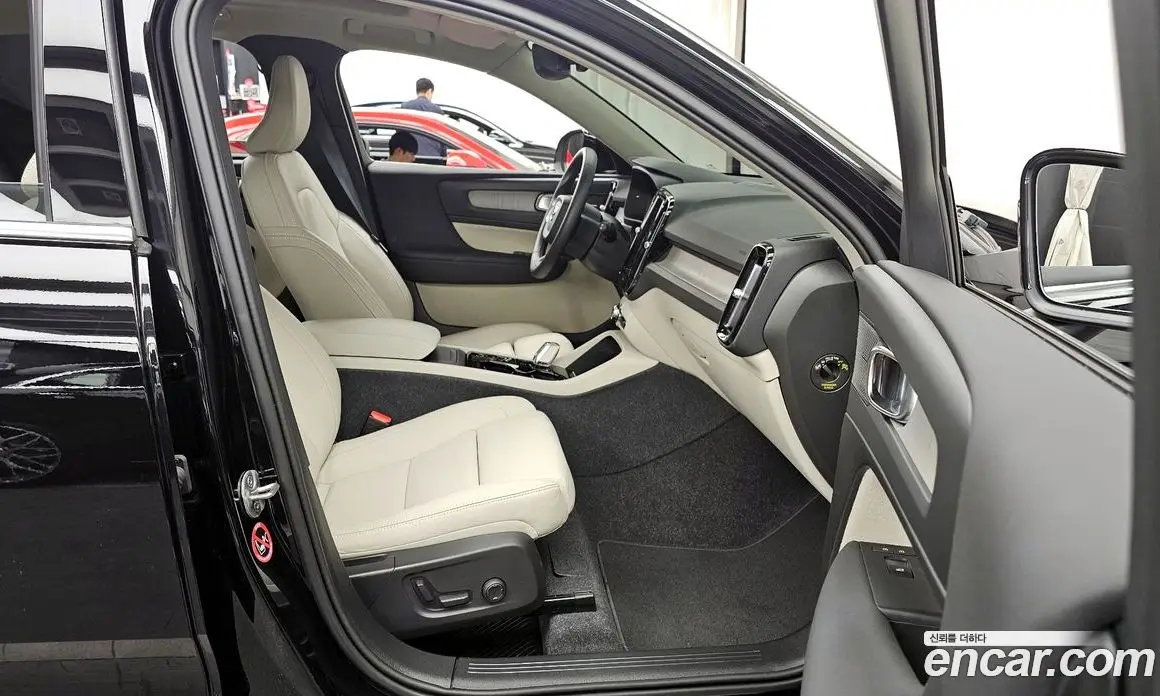 Volvo XC40 2024 2.0 автомат (гидро), фото 17 Volvo XC40 2024 2.0 автомат (гидро), фото 17