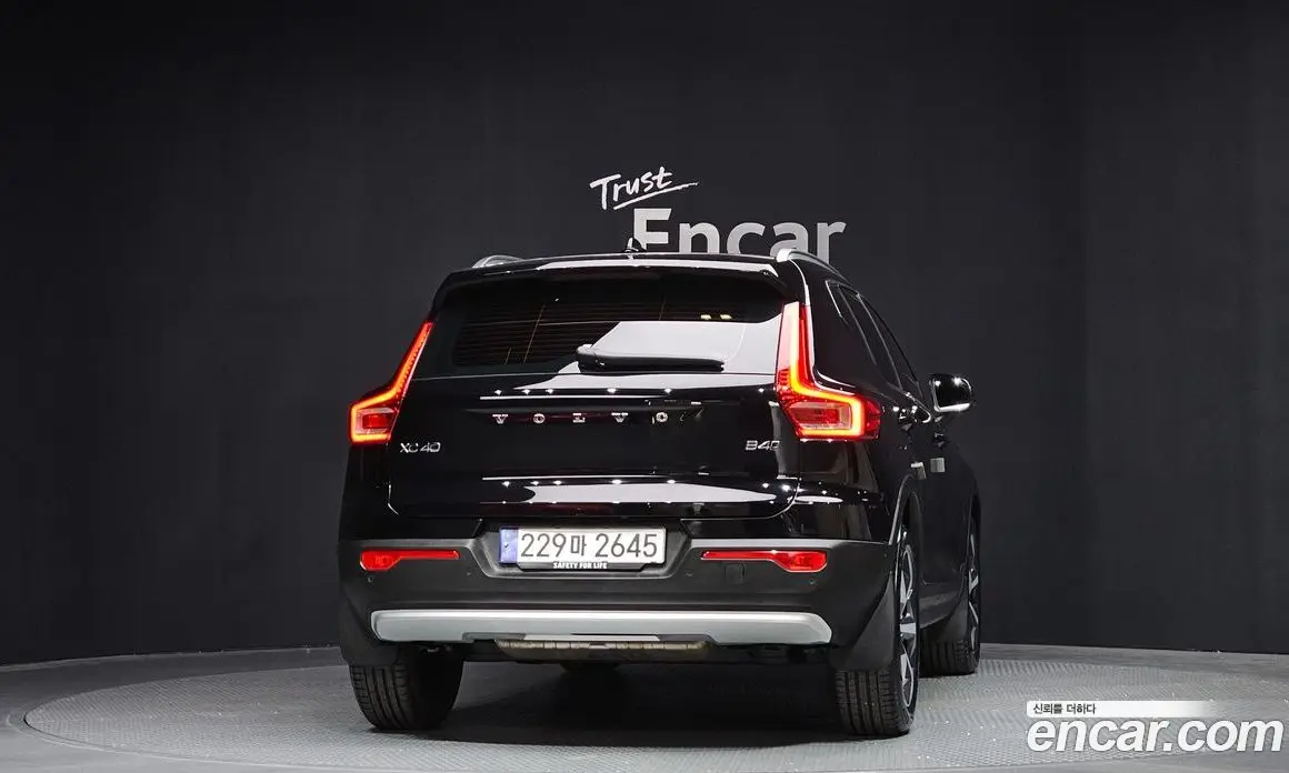 Volvo XC40 2024 2.0 автомат (гидро), фото 4 Volvo XC40 2024 2.0 автомат (гидро), фото 4