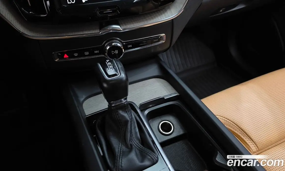 Volvo XC60 2018 2.0 автомат (гидро), фото 9 Volvo XC60 2018 2.0 автомат (гидро), фото 9