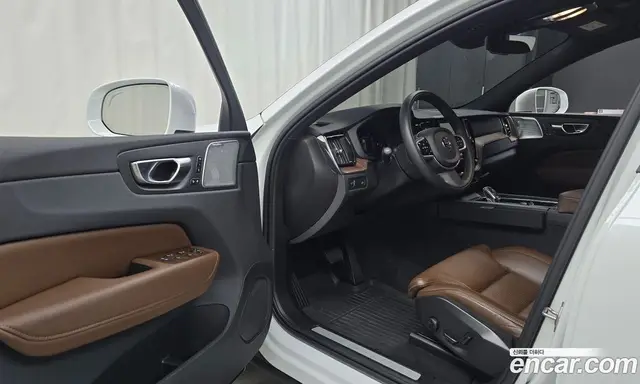 Volvo XC60 2021 2.0 автомат (гидро), миниатюра 12