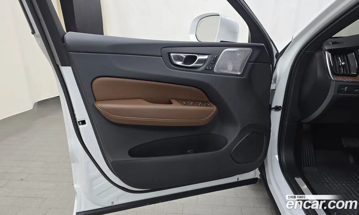 Volvo XC60 2021 2.0 автомат (гидро), фото 13 Volvo XC60 2021 2.0 автомат (гидро), фото 13