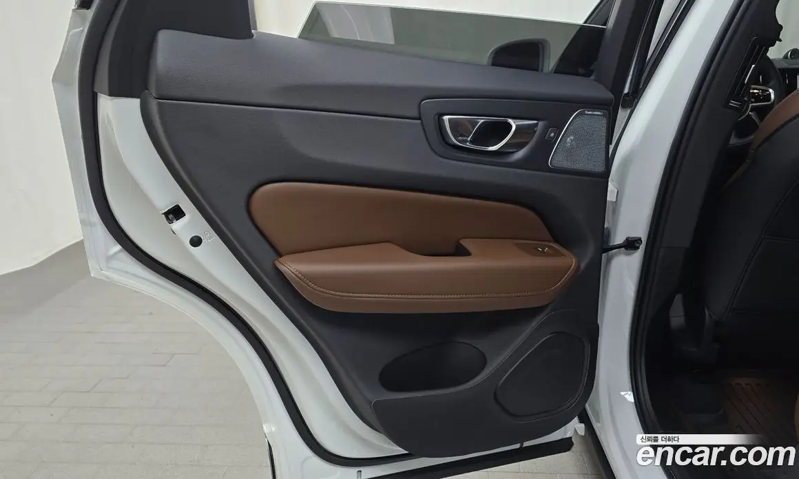 Volvo XC60 2021 2.0 автомат (гидро), фото 14 Volvo XC60 2021 2.0 автомат (гидро), фото 14