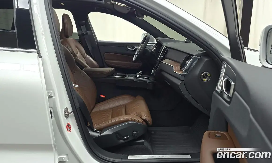 Volvo XC60 2021 2.0 автомат (гидро), фото 15 Volvo XC60 2021 2.0 автомат (гидро), фото 15