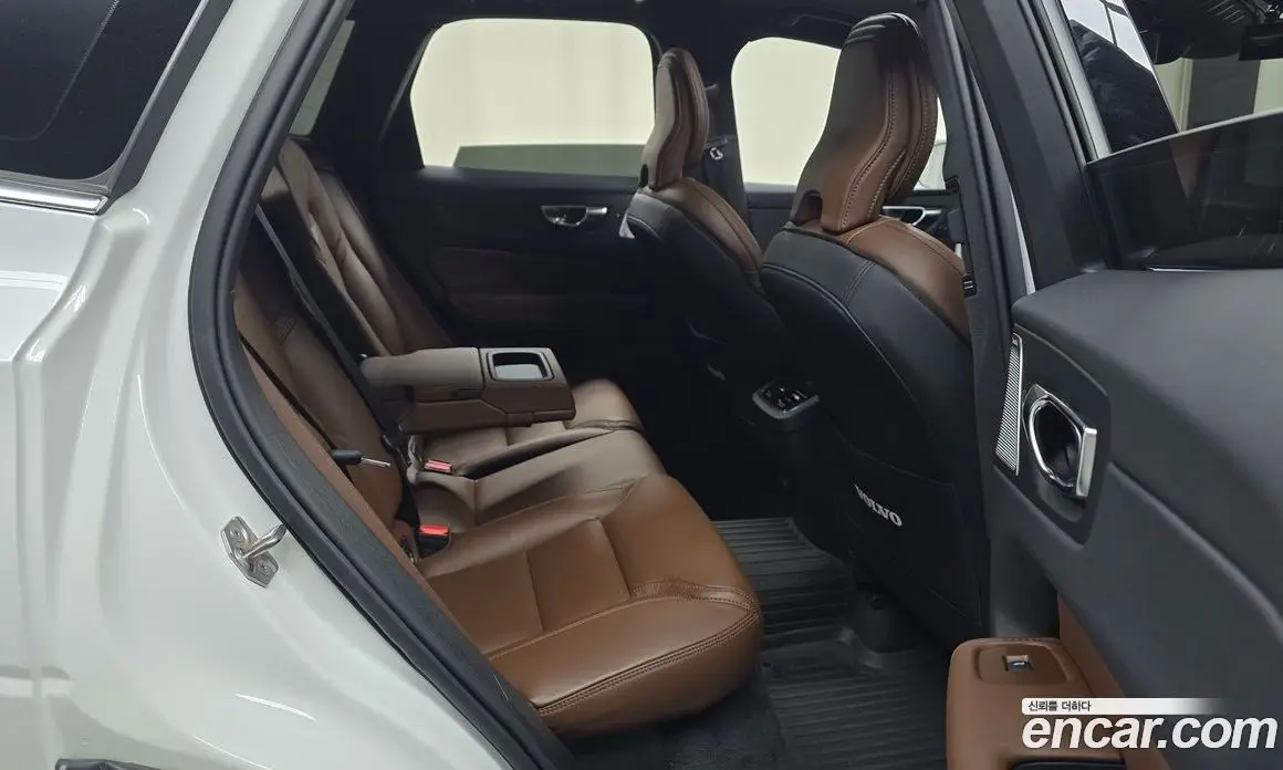 Volvo XC60 2021 2.0 автомат (гидро), фото 16 Volvo XC60 2021 2.0 автомат (гидро), фото 16