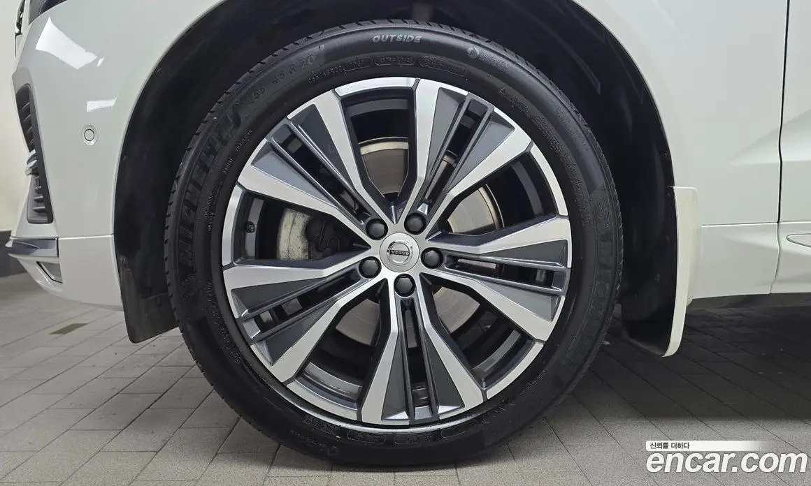 Volvo XC60 2021 2.0 автомат (гидро), фото 4 Volvo XC60 2021 2.0 автомат (гидро), фото 4