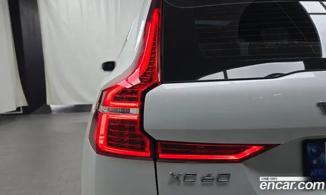 Volvo XC60 2021 2.0 автомат (гидро), миниатюра 8 Volvo XC60 2021 2.0 автомат (гидро), миниатюра 8