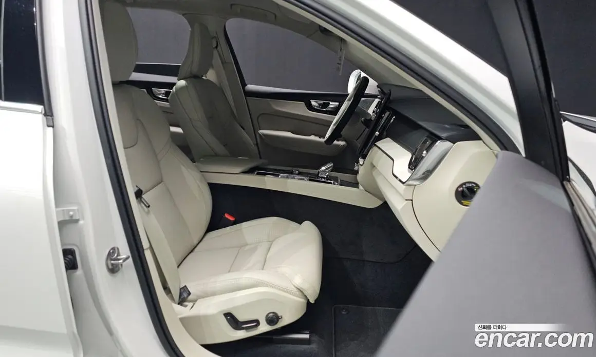 Volvo XC60 2026 2.0 автомат (гидро), фото 17 Volvo XC60 2026 2.0 автомат (гидро), фото 17