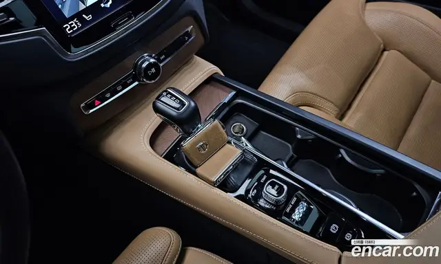 Volvo XC90 2017 2.0 автомат (гидро), миниатюра 11 Volvo XC90 2017 2.0 автомат (гидро), миниатюра 11