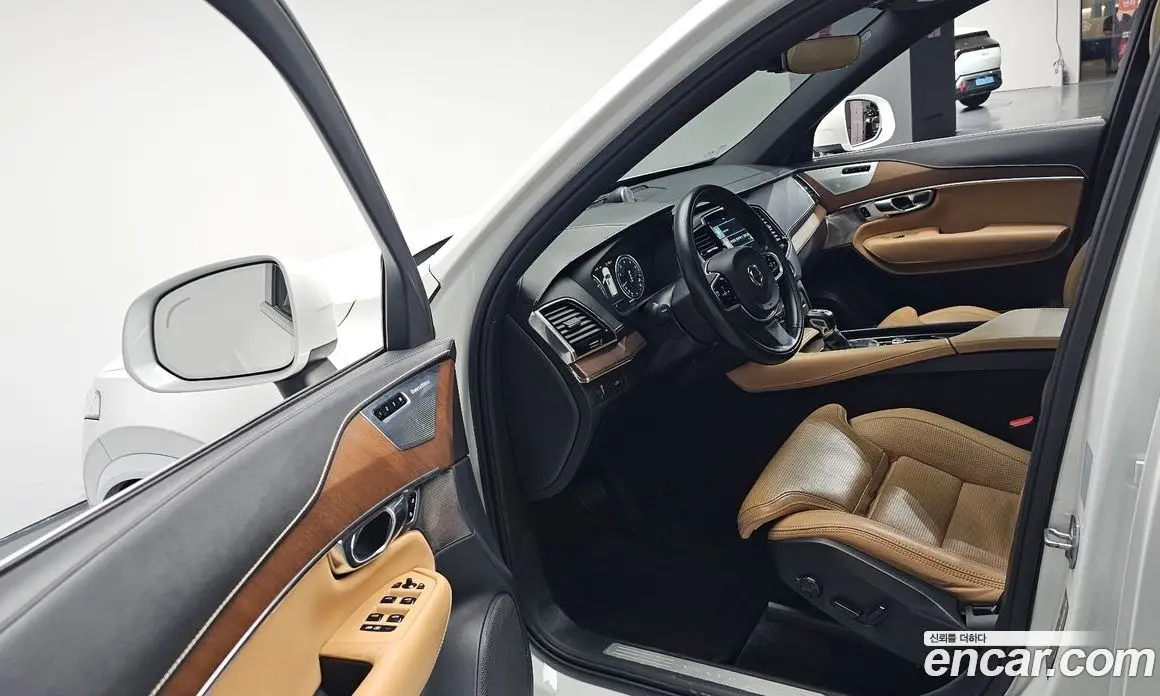 Volvo XC90 2017 2.0 автомат (гидро), фото 12 Volvo XC90 2017 2.0 автомат (гидро), фото 12