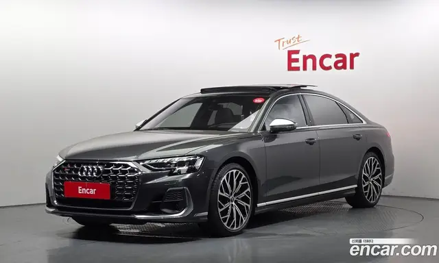 Audi S8, 2025, 41 км