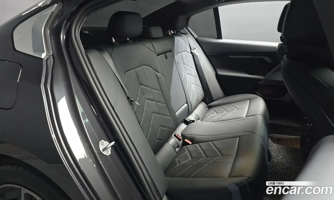 BMW 5 серия 2025 2.0 автомат (гидро), фото 17 BMW 5 серия 2025 2.0 автомат (гидро), фото 17