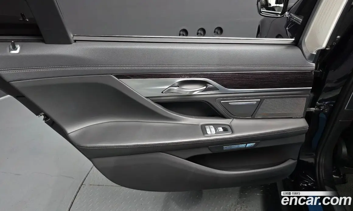 BMW 7 серия 2017 3.0 автомат (гидро), фото 14 BMW 7 серия 2017 3.0 автомат (гидро), фото 14