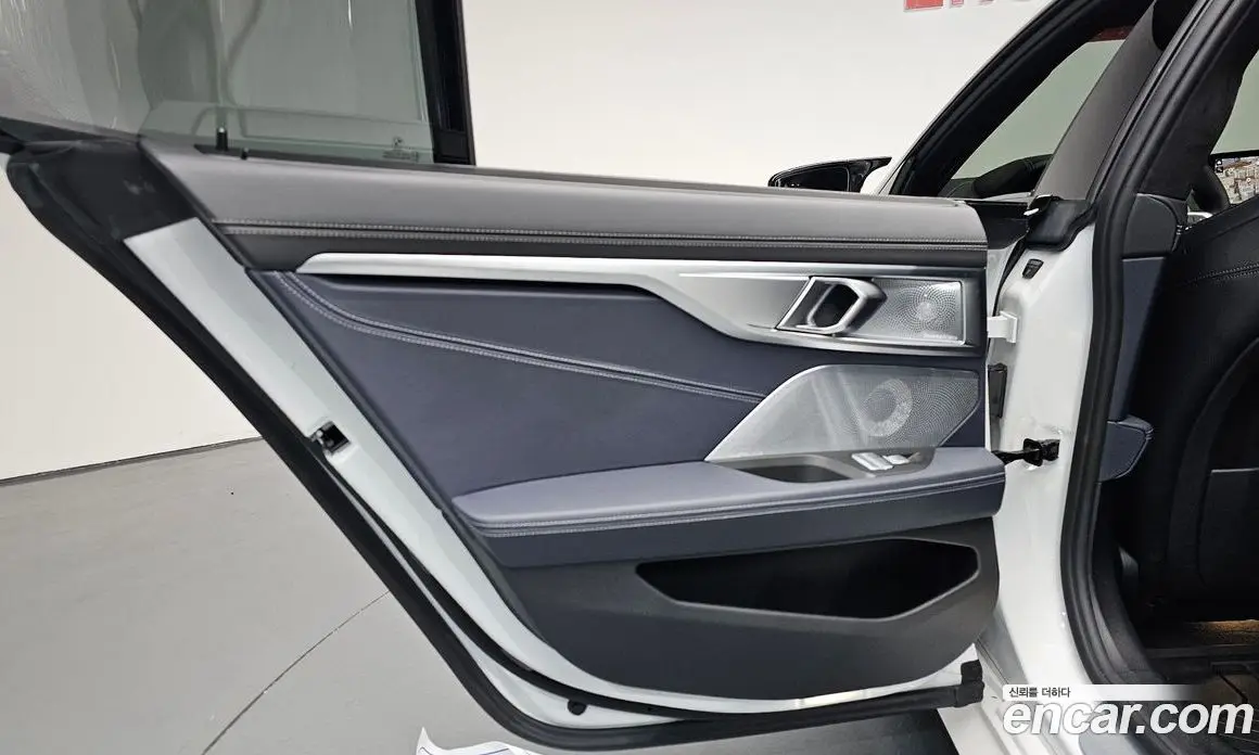 BMW 8 серия 2025 4.4 автомат (гидро), фото 14