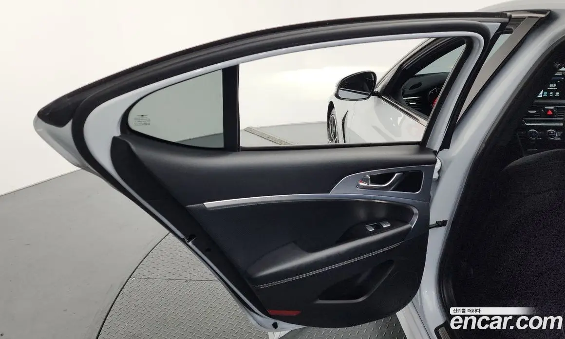 Genesis G70 2018 2.0 автомат (гидро), фото 14 Genesis G70 2018 2.0 автомат (гидро), фото 14