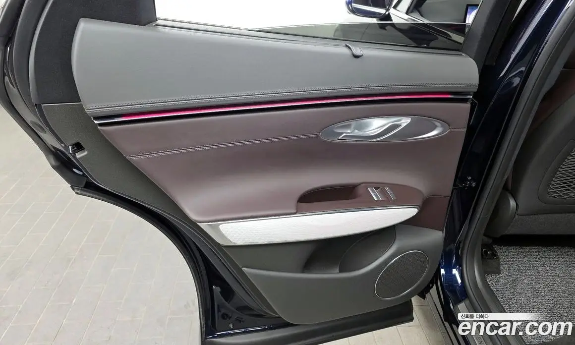 Genesis GV70 2024 2.5 автомат (гидро), фото 15 Genesis GV70 2024 2.5 автомат (гидро), фото 15