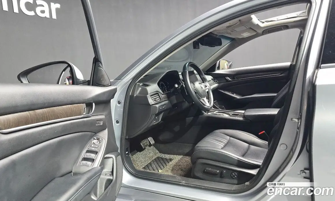 Honda Accord 2018 2.0 автомат (гидро), фото 13