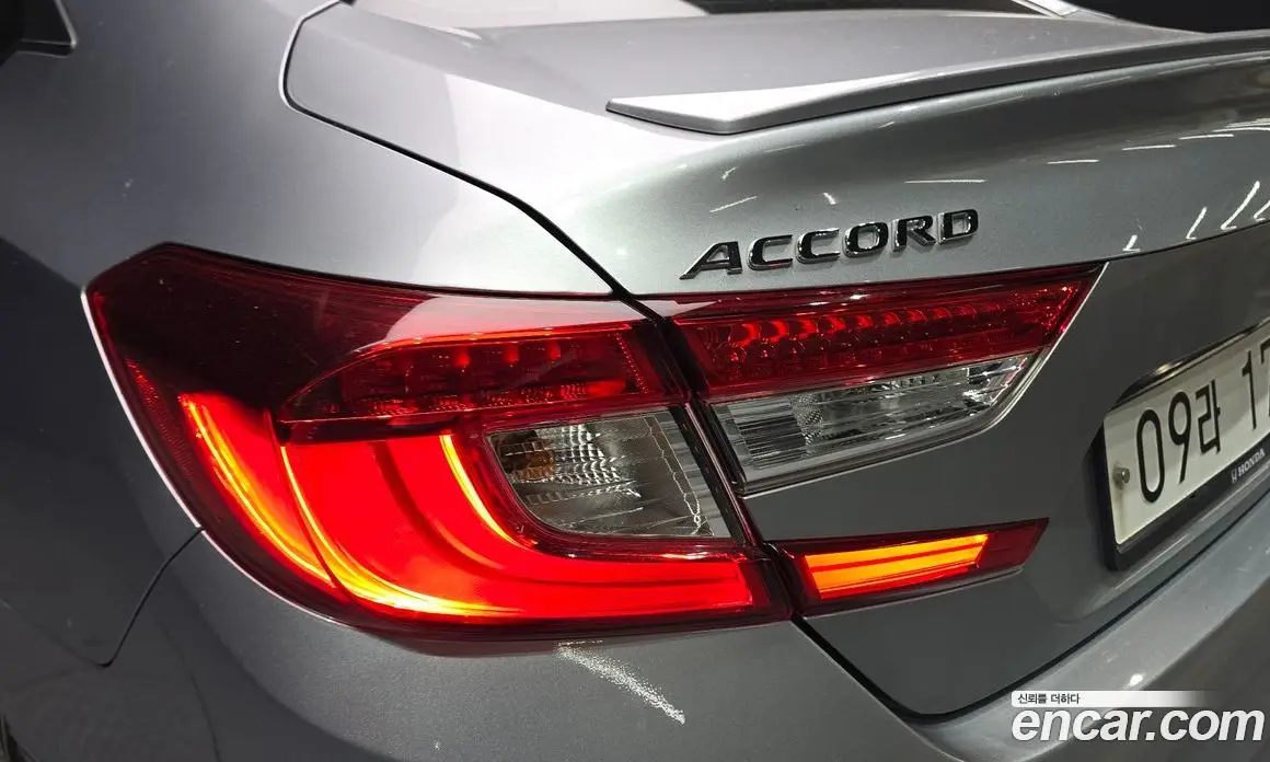 Honda Accord 2018 2.0 автомат (гидро), фото 9
