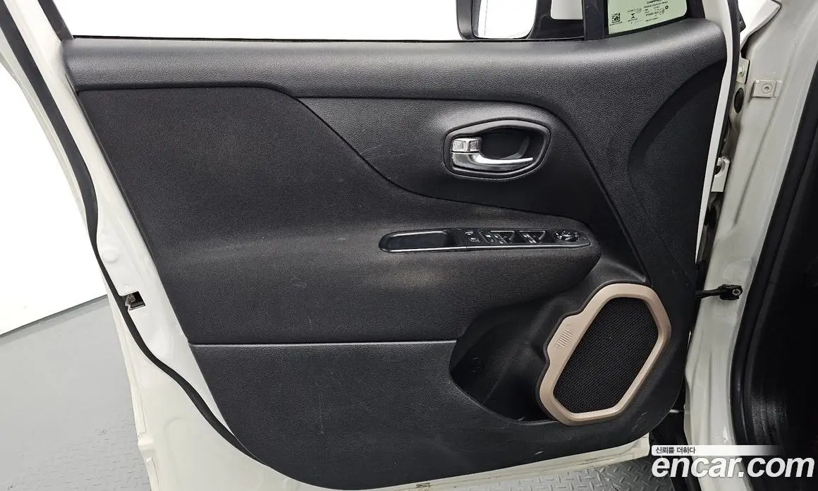 Jeep Renegade 2016 2.0 автомат (гидро), фото 13 Jeep Renegade 2016 2.0 автомат (гидро), фото 13